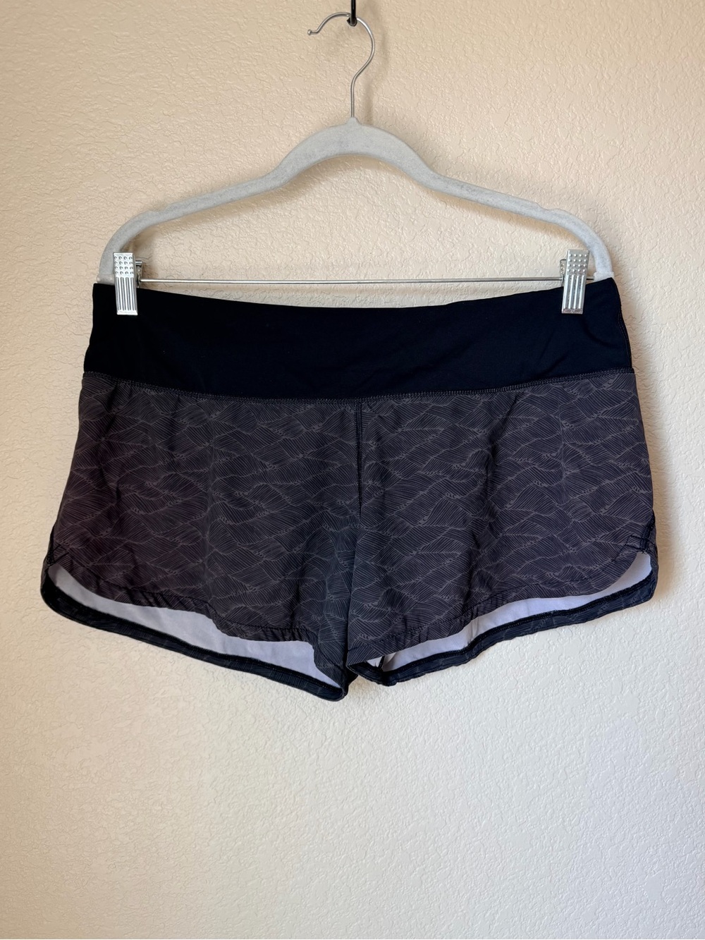 vuori clementine pull on athletic shorts